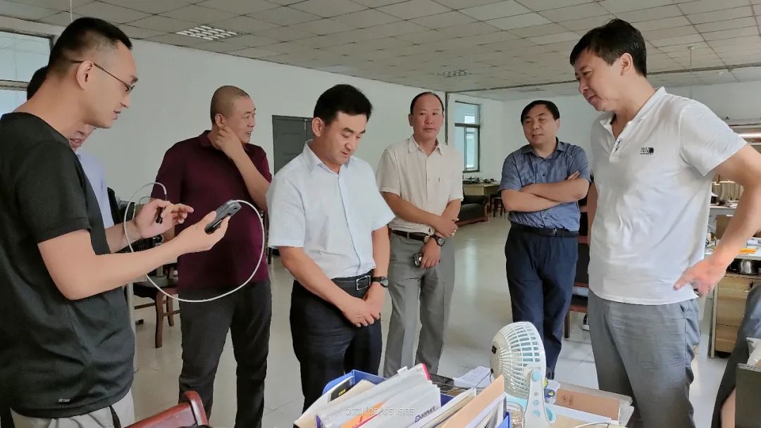 國家（濟(jì)寧）高新技術(shù)產(chǎn)業(yè)開發(fā)區(qū)創(chuàng)新創(chuàng)業(yè)服務(wù)中心領(lǐng)導(dǎo)一行蒞臨科電公司調(diào)研考察