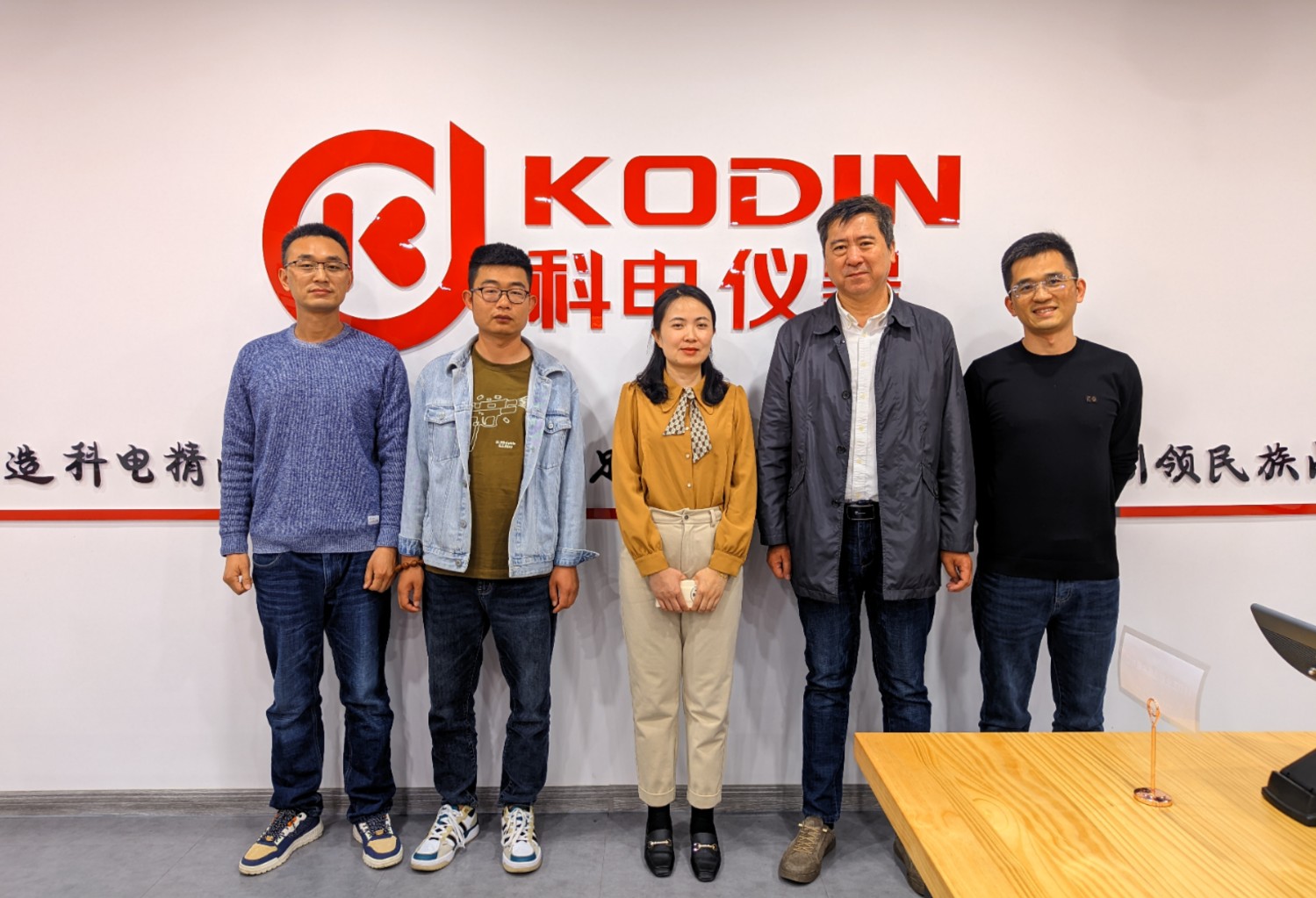 熱烈歡迎高新區(qū)經(jīng)發(fā)局周處長、王處長蒞臨科電儀器調(diào)研指導(dǎo)